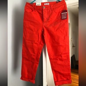 Brand New with tags. 
St. Johns Bay ￼Ladies capris pants.
Size 8 
$20 firm